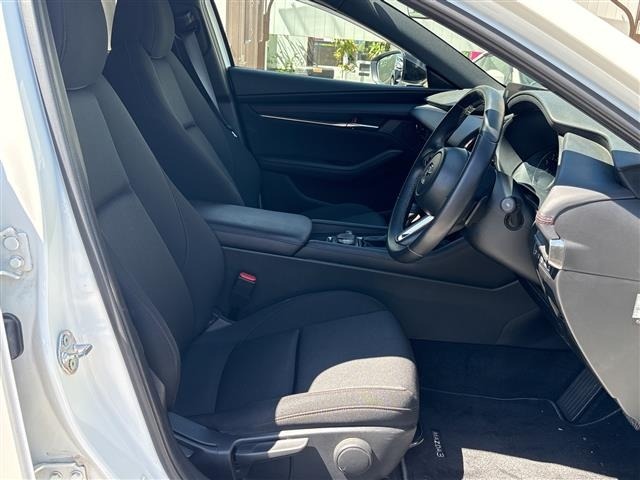 Mazda MAZDA3 2023 7594621-18