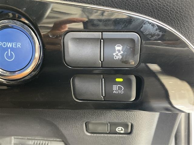 Toyota PRIUS PHV 2018 7595124-10