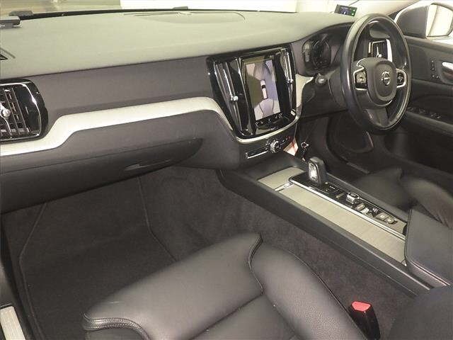 Volvo V60 2021 7594497-4