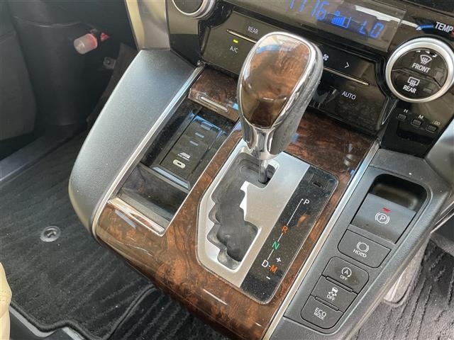 Toyota VELLFIRE 2018 7587745-10