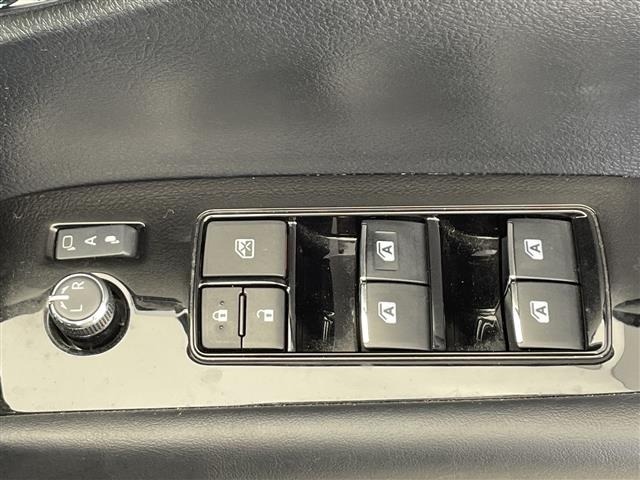 Toyota VELLFIRE 2018 7587856-4