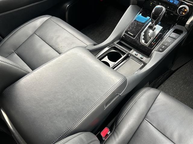 Toyota VELLFIRE 2018 7587922-12