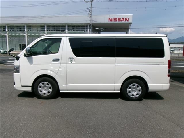 Toyota HIACE VAN 2022 7597121-2