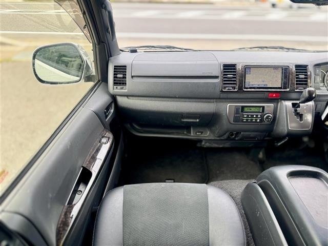 Toyota HIACE VAN 2019 7597149-15