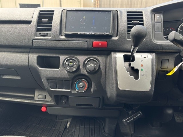 Toyota HIACE VAN 2023 7598005-10