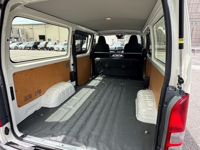 Toyota HIACE VAN 2023 7598005-15