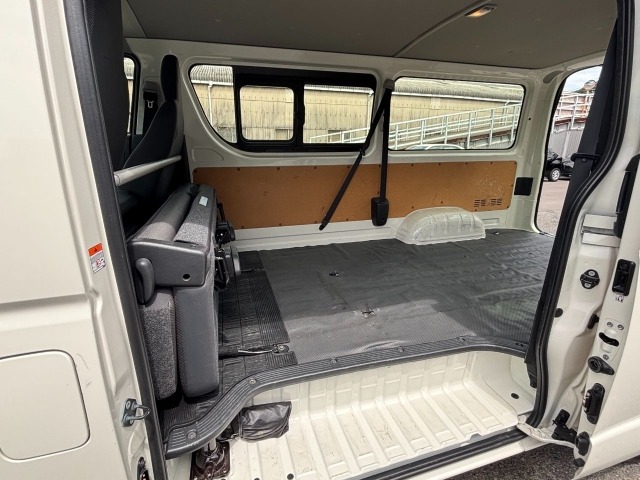 Toyota HIACE VAN 2023 7598005-16