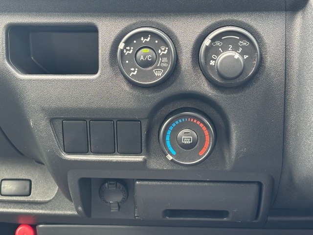 Toyota HIACE VAN 2023 7598005-21