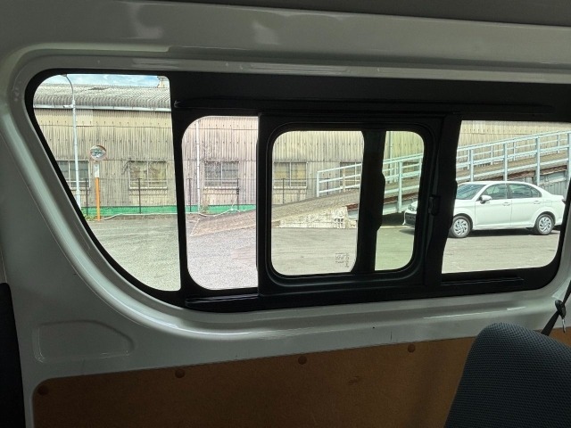 Toyota HIACE VAN 2023 7598005-27