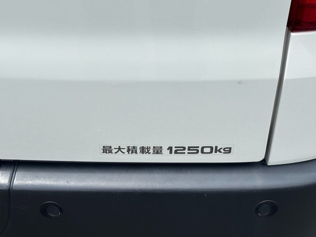 Toyota HIACE VAN 2023 7598005-3