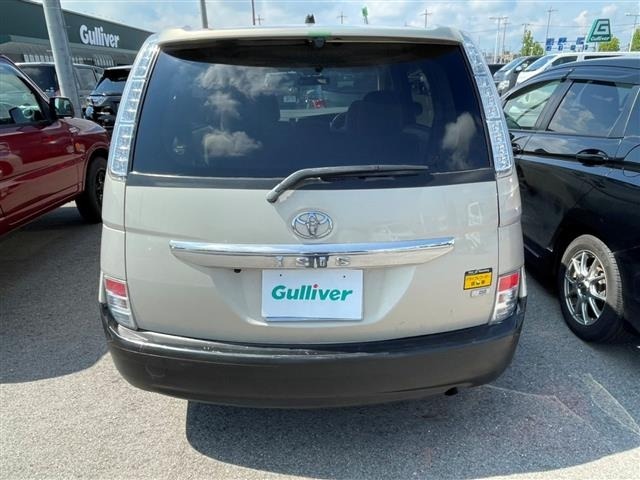 Toyota ISIS 2012 7615318-1