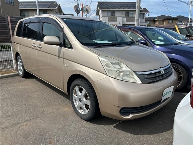 Toyota ISIS 2005 7615319-1