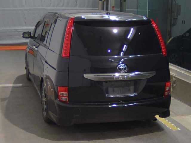 Toyota ISIS 2008 7615385-1