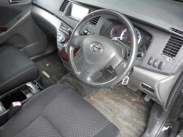 Toyota ISIS 2008 7615385-3