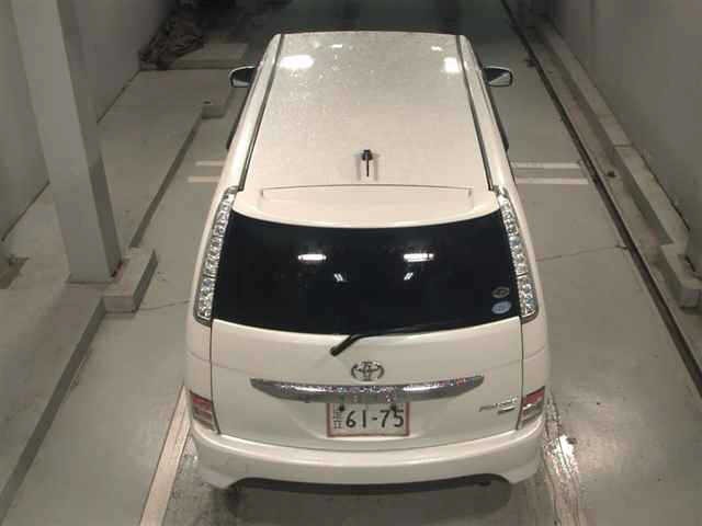 Toyota ISIS 2012 7615393-7