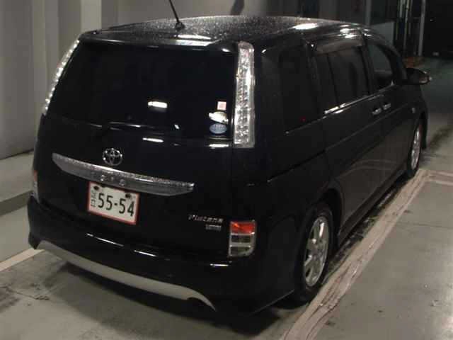 Toyota ISIS 2013 7615395-5