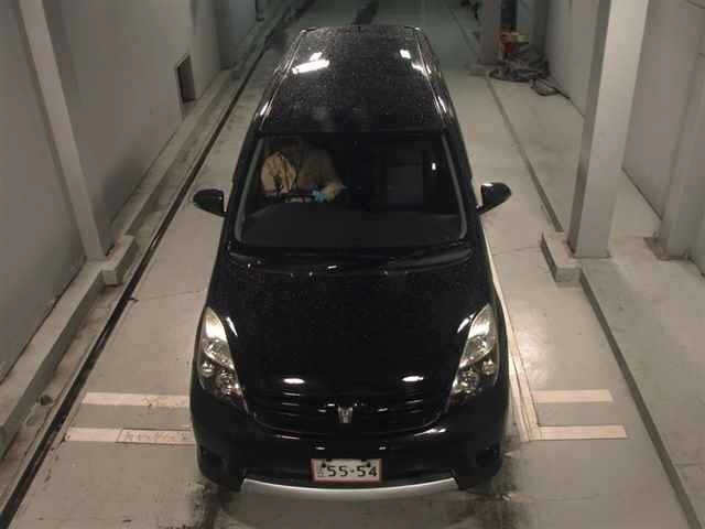 Toyota ISIS 2013 7615395-6