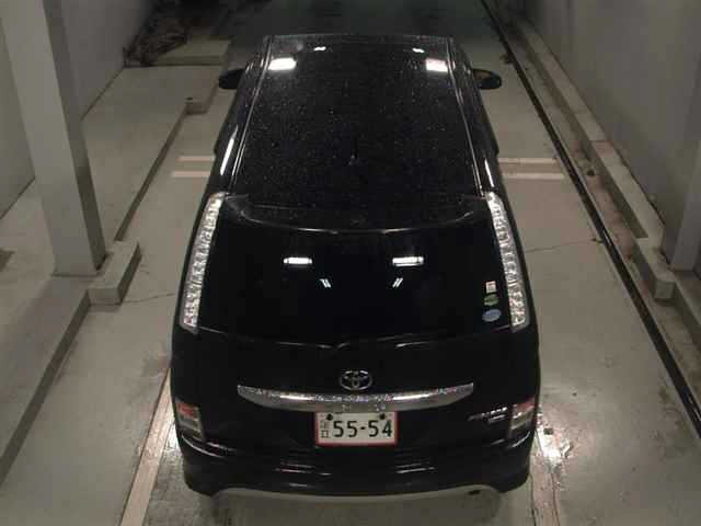 Toyota ISIS 2013 7615395-7
