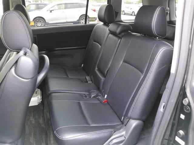 Toyota ISIS 2013 7615395-9