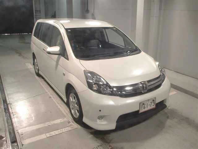 Toyota ISIS 2014 7615401-0
