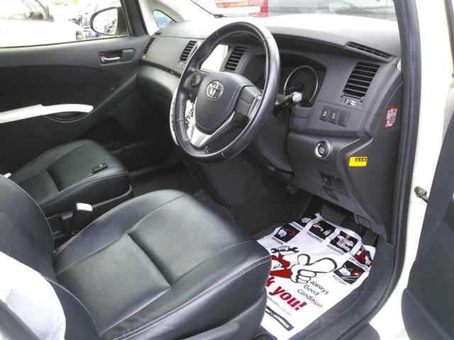 Toyota ISIS 2014 7615401-3