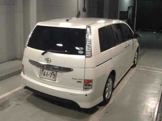 Toyota ISIS 2014 7615401-5