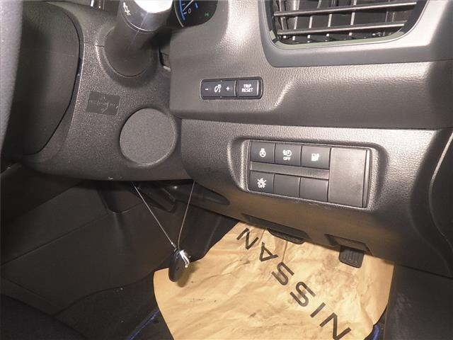 Nissan LEAF 2022 7601369-8