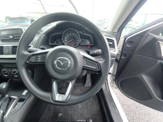 Mazda AXELA 2017 7635155-9