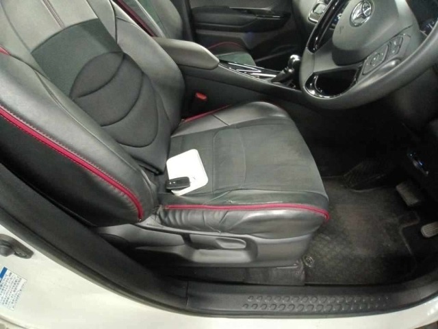Toyota C-HR 2020 7639885-10