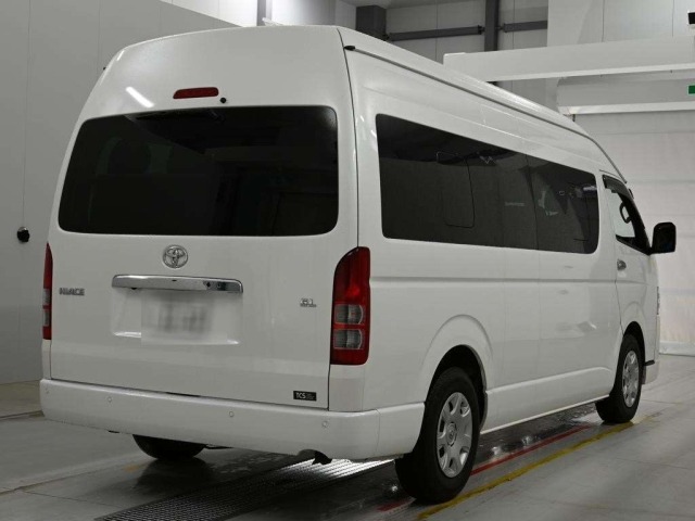 Toyota HIACE COMMUTER 2024 7642045-1