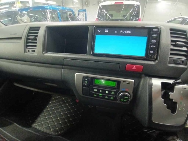 Toyota HIACE COMMUTER 2024 7642045-11