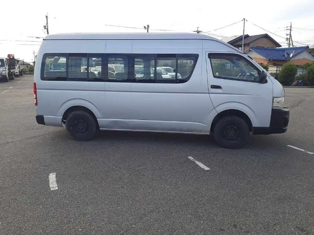 Toyota HIACE COMMUTER 2011 7642046-3