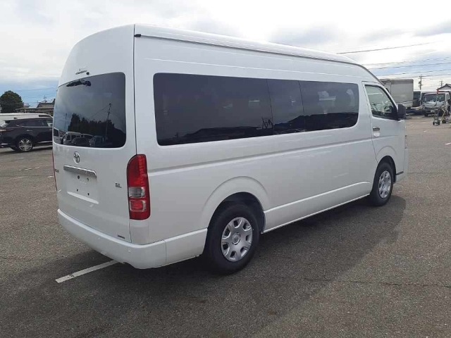 Toyota HIACE COMMUTER 2026 7642049-1