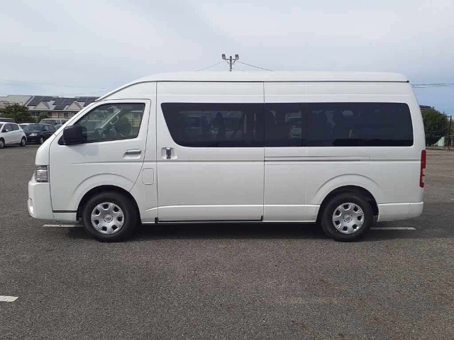 Toyota HIACE COMMUTER 2026 7642049-4