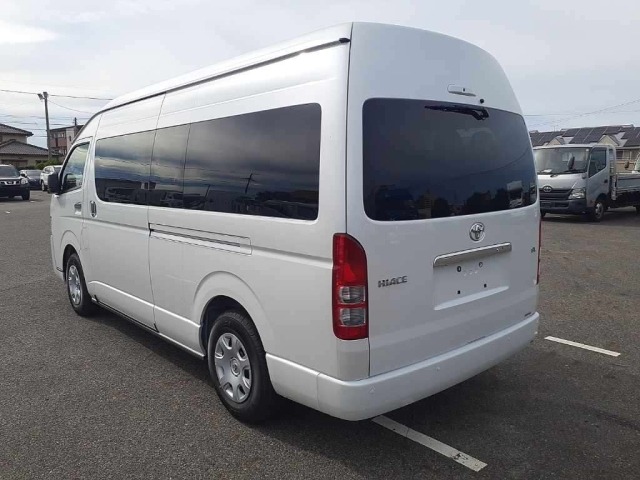 Toyota HIACE COMMUTER 2026 7642049-6