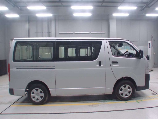 Toyota HIACE VAN 2022 7642052-3