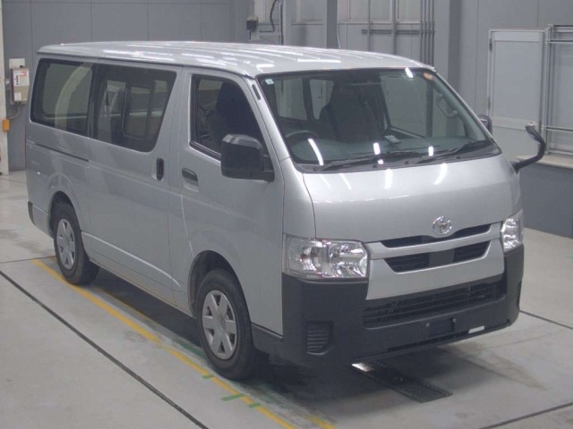 Toyota HIACE VAN 2022 7642052-5