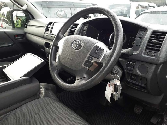 Toyota HIACE VAN 2022 7642052-7