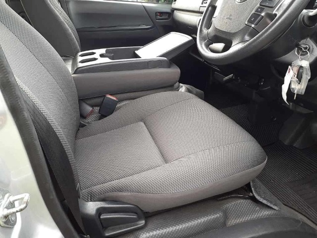 Toyota HIACE VAN 2022 7642052-8