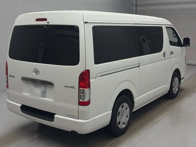 Toyota HIACE VAN 2022 7642057-1