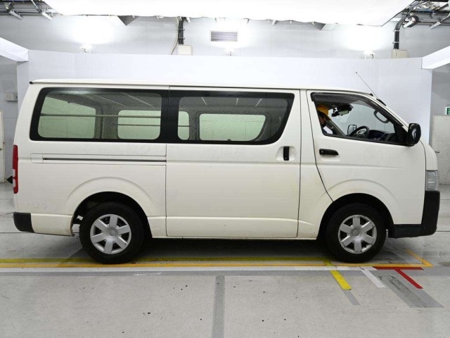 Toyota HIACE VAN 2018 7642065-3