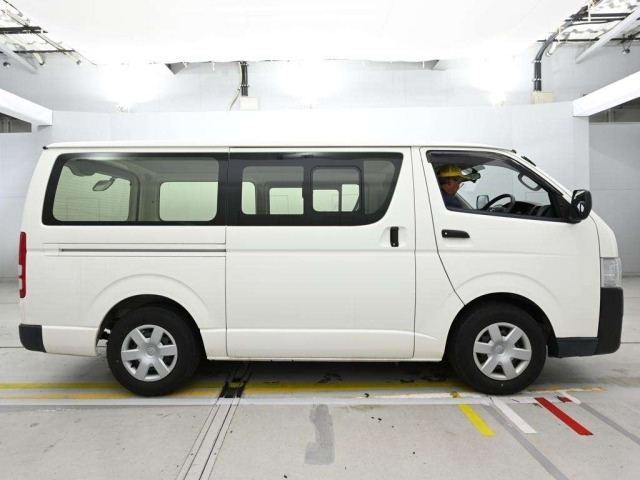 Toyota HIACE VAN 2019 7642066-3