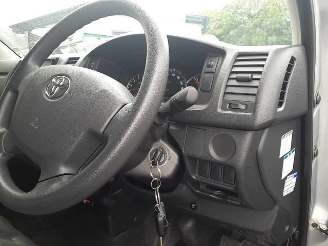 Toyota HIACE VAN 2019 7642067-9