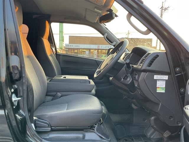 Toyota HIACE VAN 2017 7642332-4