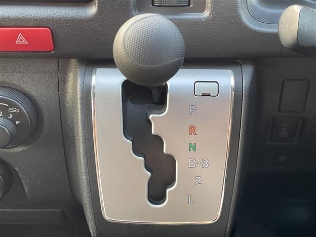 Toyota HIACE VAN 2017 7642332-9