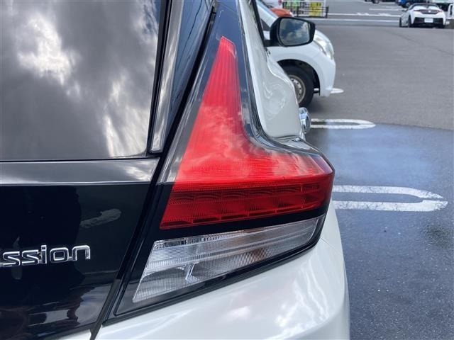 Nissan LEAF 2019 7639513-12