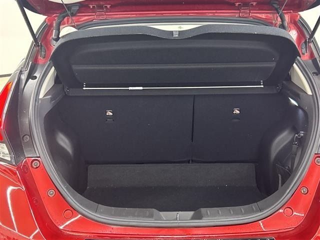 Nissan LEAF 2018 7639518-12