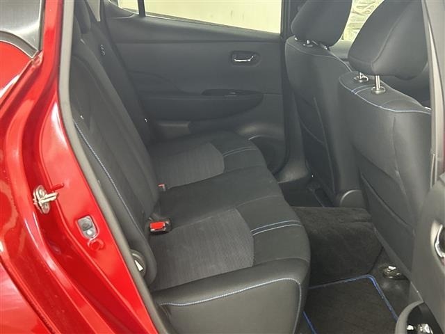 Nissan LEAF 2018 7639518-9