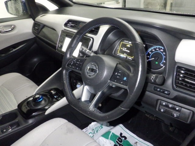 Nissan LEAF 2018 7639540-3