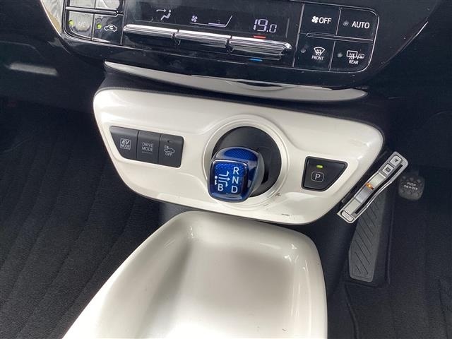 Toyota PRIUS 2017 7637064-15